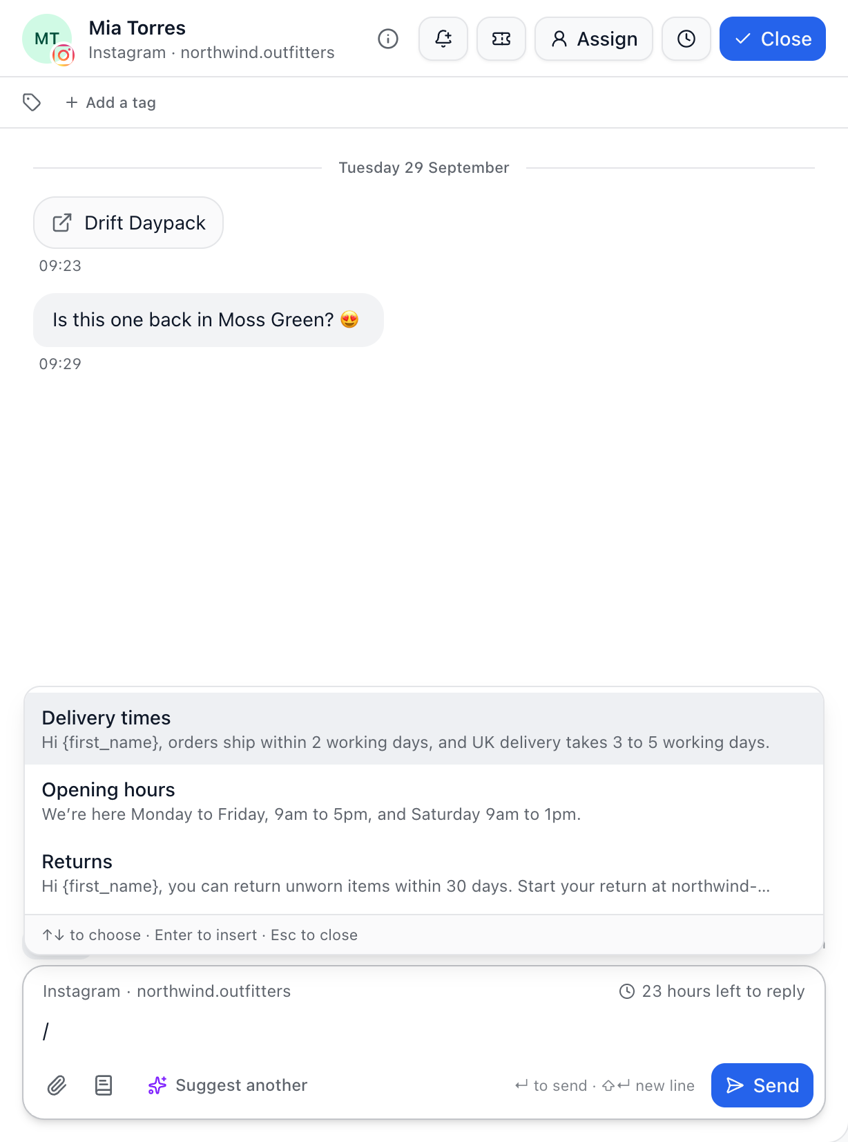 The reply box with / typed and the saved replies menu open, listing Delivery times, Returns and Opening hours.